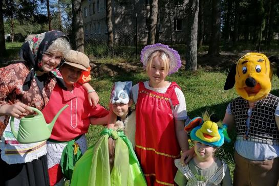 Галерея — Посадил дед репку (инсценировка сказки "Репка") — фото