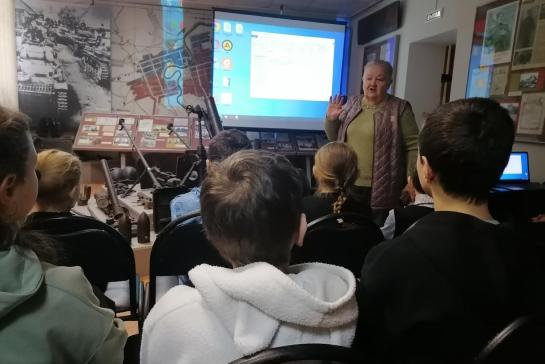 Галерея — Час полезного общения «Ёлка: современность и история» — фото