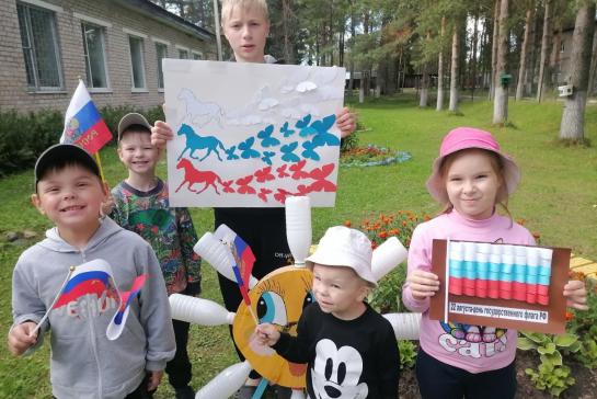 Галерея — «Бело-сине-красный день» — час патриотизма — фото