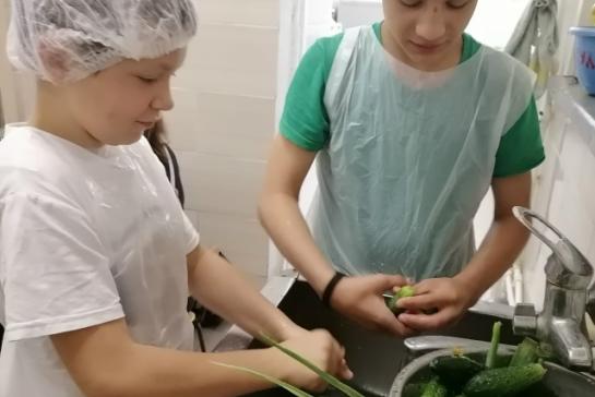 Галерея — Кулинарный мастер-класс "Витаминный салат и хрустящие огурчики" — фото
