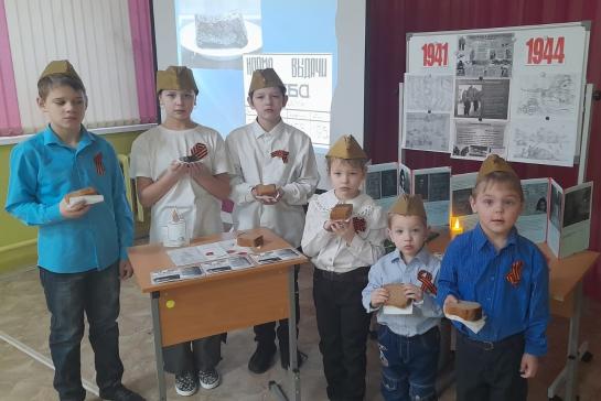Патриотический час «Блокадной памяти страницы» — фото-52_3